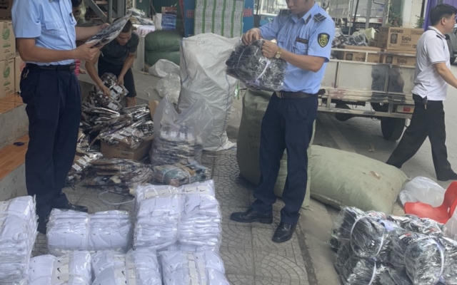 Phát hiện 7.000 sản phẩm hàng hóa giả mạo nhãn hiệu Nike, Louis Vuitton ở Thổ Tang