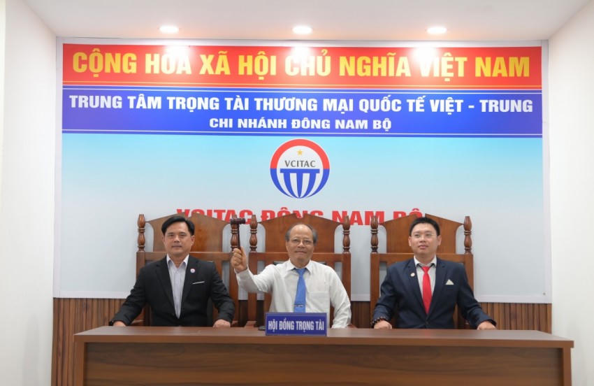 Hội đồng Trọng tài của VCITAC gồm các chuyên gia pháp lý hàng đầu, là đội ngũ Phó Giáo sư, Tiến sĩ có trình độ chuyên môn cao và kinh nghiệm sâu rộng.
