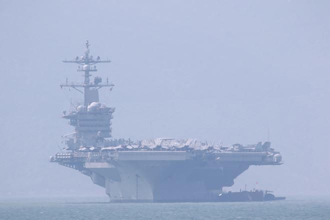 Tàu USS Carl Vinson neo đậu Vịnh Đà Nẵng