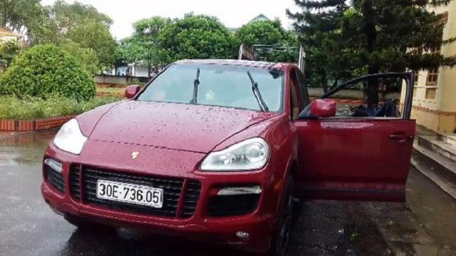 Siêu xe Porsche vận chuyển 14 bánh heroin.