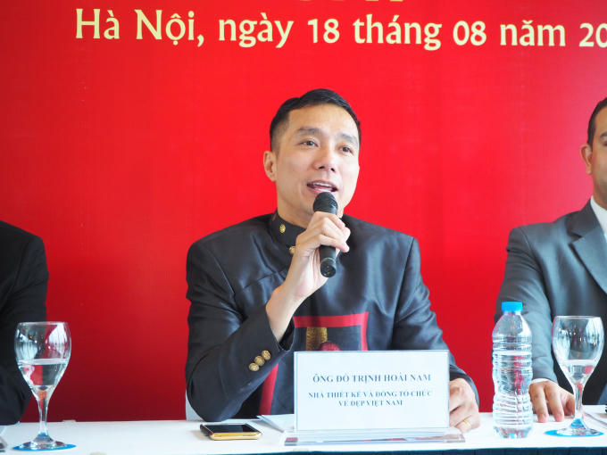 NTK Đỗ Trịnh Hoài Nam cho biết, " Để cho những chiếc áo dài phù hợp với xu hướng thời trang, Tôi đã dùng cách thêu tranh, thêu dân gian, kết hợp với kim hoàn, đá quý để tạo ra điểm nhấn cho bộ sưu tập. Tôi đã được BTC mời trong hơn 30 nhà thiết kế, mời Tôi là người đầu tiên trình diễn trong đêm khai mạc. Tôi tham ra chương trình này bởi họ đề cao văn hóa truyền thống, đến đây Tôi không chỉ quảng bá được thương hiệu của mình mà còn là quảng bá cho hình ảnh của đất nước Việt Nam."