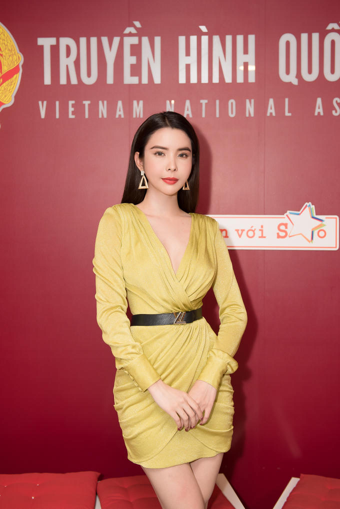 Huỳnh Vy tiết lộ bản thân từng nhận nhiều lời mời khiếm nhã sau đăng quang hoa hậu