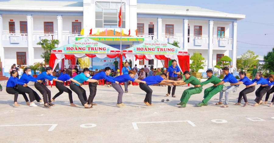 Các trò chơi nhân gian được các đơn vị tổ chức trong Chương trình “Xuân Biên cương, hải đảo - Tết thắm tình quân dân”.