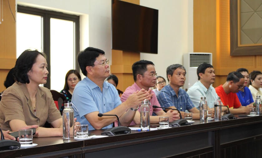 Thứ trưởng Bộ Tư pháp Nguyễn Thanh Tịnh và các thành viên đoàn công tác của Bộ Tư pháp tại trụ sở UBMTTQ tỉnh Tuyên Quang