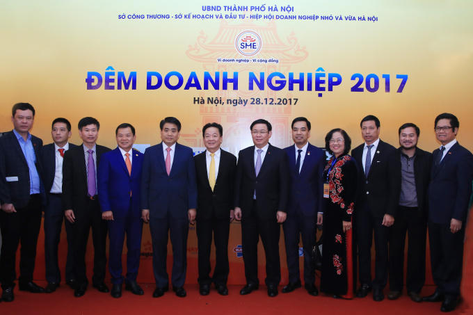 Đêm doanh nghiệp 2017 có sự tham dự của Ủy viên BCT, Phó Thủ tướng Vương Đình Huệ; Ủy viên TƯĐ, Phó Bí thư Thành ủy, Chủ tịch UBND Thành phố Hà Nội Nguyễn Đức Chung; Chủ tịch Hiệp hội DN nhỏ và vừa TP Hà Nội Đỗ Quang Hiển… cùng nhiều đại biểu, lãnh đạo các cơ quan ban ngành, doanh nghiệp.