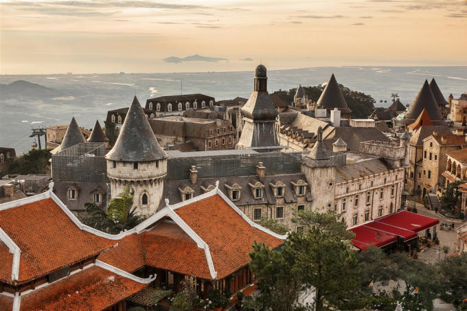 Những lâu đài làng Pháp lung linh ánh đèn vào đêm