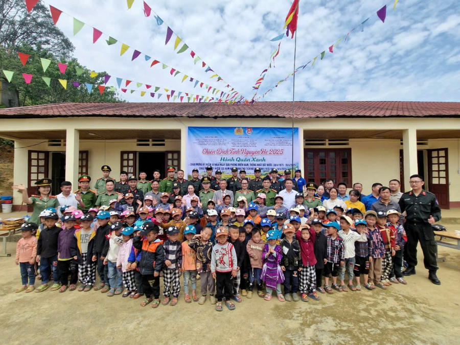 Chương trình thể hiện tấm lòng và sự quan tâm sâu sắc đối với các em nhỏ vùng cao.
