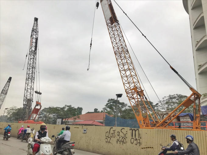 Nhiều đoạn ga ngầm công trình này đang được thi công. Ảnh chụp công trình đoạn qua đường Kim Mã.