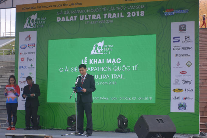 Ông Nguyễn Tiến Hải- Phó giám đốc Sở Văn hóa, Thể thao và Du lịch tỉnh Lâm Đồng phát biểu tại buổi khai mạc.