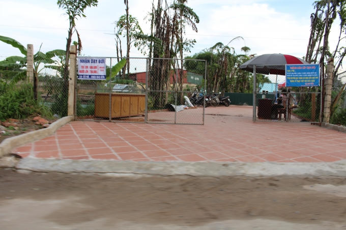 Cổng vào bể bơi "thần chết" được kiểm soát chặt chẽ.