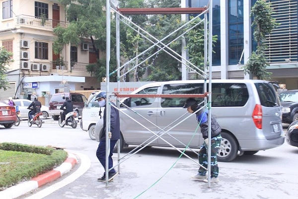 Điều chỉnh các bảng màu sặc sỡ trên đường Nguyễn Chí Thanh