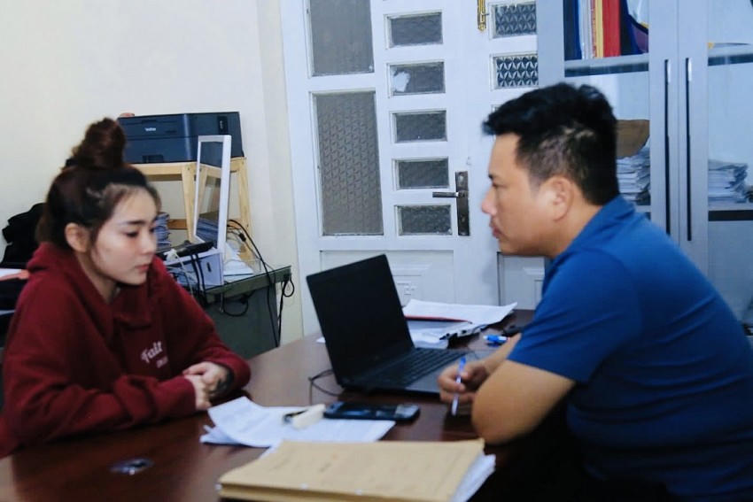 Công an làm việc với đối tượng Nguyễn Ngọc Trà Mi.