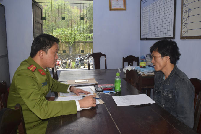 Trần Văn Long tại cơ quan Công an.