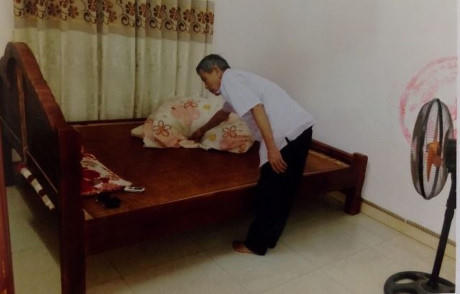 Nguyễn Danh Vĩnh và hiện trường vụ án. (Ảnh: Người đưa tin)