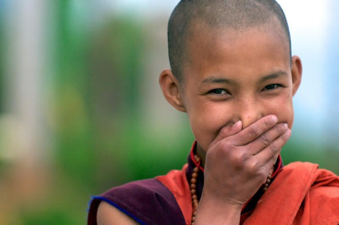 Thứ nhất, người dân Bhutan thường xuyên tìm kiếm hạnh phúc về mặt tinh thần, họ coi trọng các giá trị do tự nhiên mang lại thay vì chạy theo của cải vật chất. (Ảnh: Roughguides)