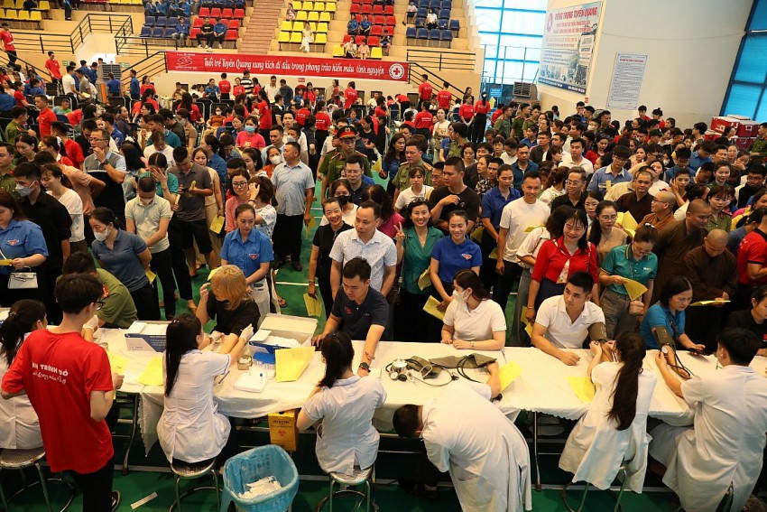 Chương trình Hành trình đỏ tại Tuyên Quang dự kiến sẽ thu về hơn 500 đơn vị máu. (Ảnh: Quang Cường).