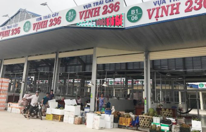 Hàng hóa ở chợ đầu mối Dầu Giây rất đa dạng.