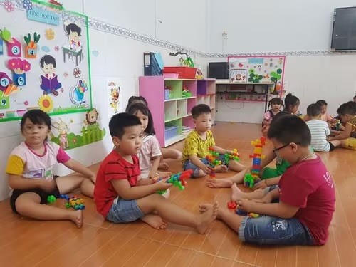 Đề xuất hỗ trợ học phí, tiền ăn trưa cho con công nhân.
