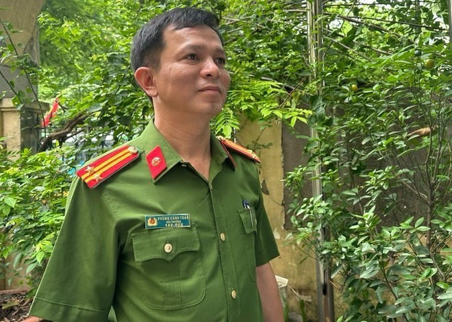 Trung tá Phùng Cảnh Toàn, Phó trưởng Công an phường Vĩnh Tuy chia sẻ bên cạnh các gia đình được hỗ trợ, chương trình còn giúp cán bộ chiến sỹ công an thêm vững tin vào chính sách hậu phương.