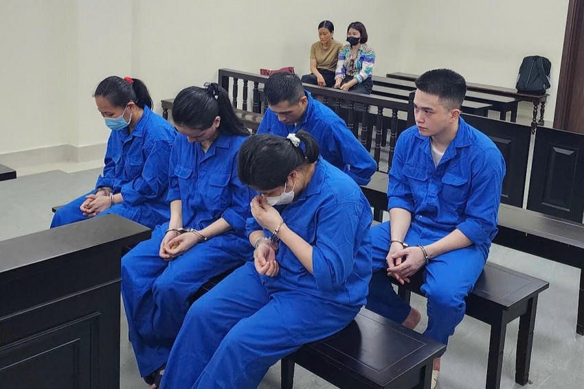 Các bị cáo tại toà.