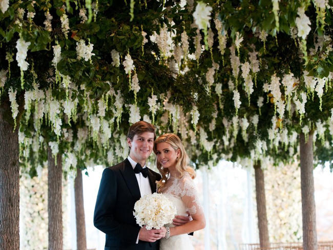Theo nhiều nguồn tin, Ivanka Trump sở hữu tài sản gần 300 triệu USD, còn Jared Kushner sở hữu khoảng 800 triệu USD.