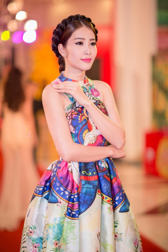 Vẻ đẹp ngọc ngà của Nam Em trong bộ đầm quyến rũ, tinh tế