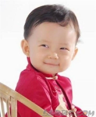 Cậu con trai Đinh Đinh của "Hòa đại nhân" trông rất kháu khỉnh và sở hữu nhiều nét đẹp giống bố mẹ. Ảnh: internet.