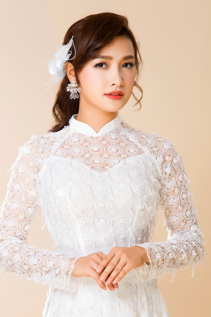 L&ecirc; B&ecirc; La dịu d&agrave;ng đến bất ngờ trong t&agrave; &aacute;o d&agrave;i