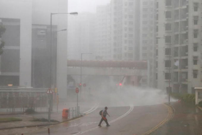 Chùm ảnh: Siêu bão Mangkhut càn quét Hong Kong
