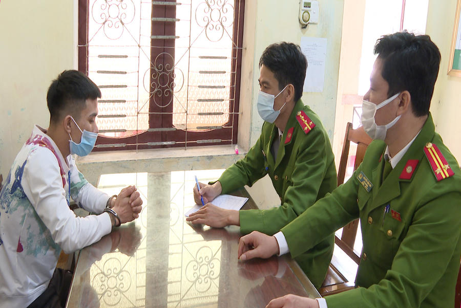 Lực lượng Công an hỏi cung đối tượng Lê Đình Hoan