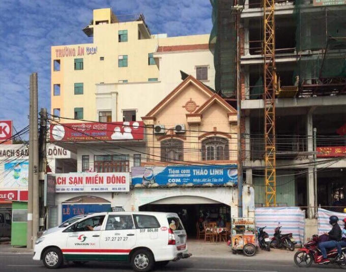 Mảnh đất 2 gia đình cùng khai phá bao quanh nhà mà ông Long được nhà nước cho thuê.