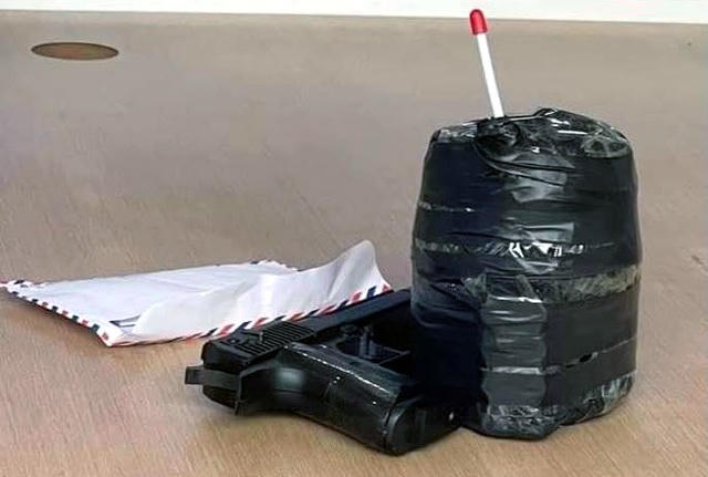 Súng bật lửa và mìn giả Hào dùng để gây án.
