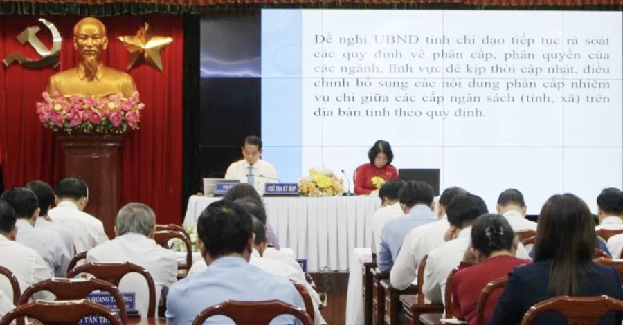 Kỳ họp HĐND tỉnh Đồng Nai khóa X, các đại biểu đã thông qua Nghị quyết quy định chính sách hỗ trợ đối với cán bộ, công chức, viên chức, người lao động từ tỉnh Bình Phước đến làm việc. Ảnh: Hồ Thảo