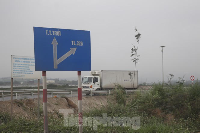 Quảng Ninh lên tiêng vụ đổ đất, cẩu bê tông chặn đường kiểm soát dịch - ảnh 4