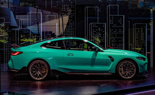 Chiêm ngưỡng xe sang BMW M4 màu xanh Mint lạ mắt