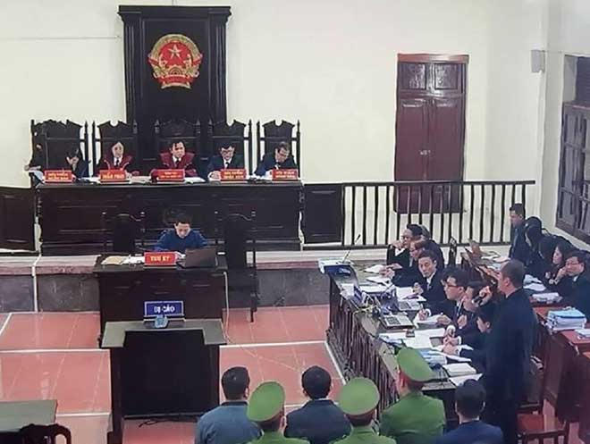 Quang cảnh phiên tòa. Ảnh: TUYẾN PHAN