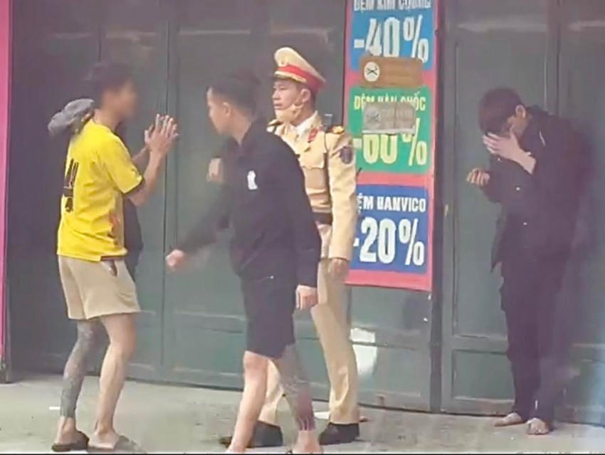 Hình ảnh CSGT kịp thời can ngăn các đối tượng được người dân đăng tải trên MXH.