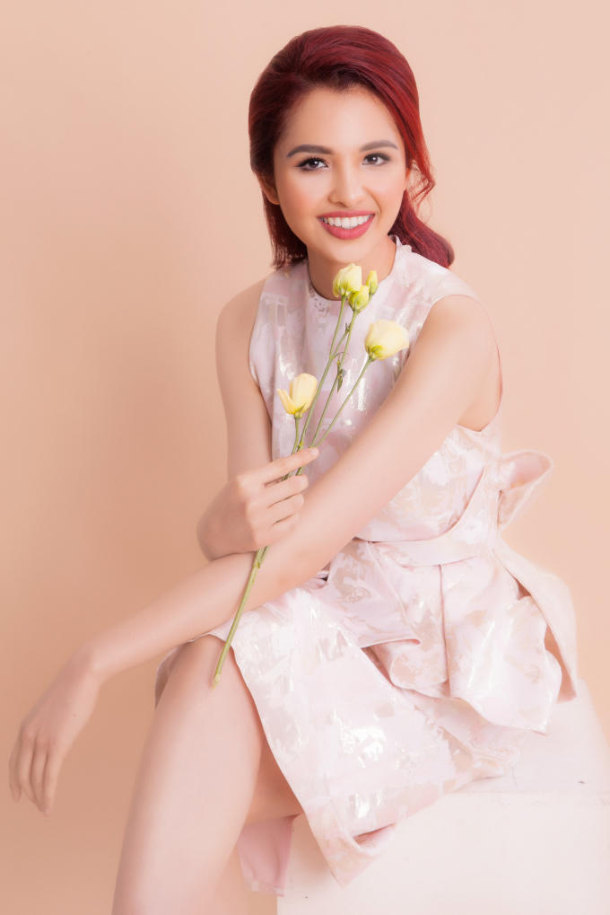 Gia đ&igrave;nh hạnh ph&uacute;c, c&aacute;c con xinh đẹp vạn người m&ecirc; của Hoa hậu biết nhiều ngoại ngữ nhất Việt Nam