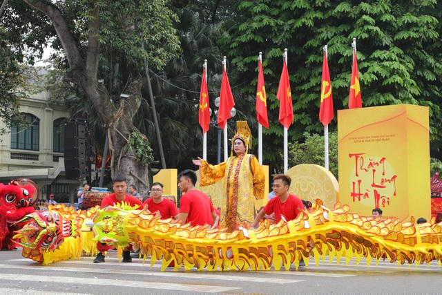 Tái hiện hình ành về vua Lý Công Uẩn.