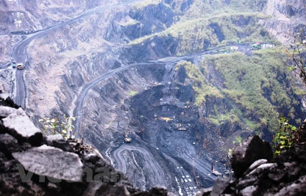 Hoạt động khai thác, tuồn bán xít than diễn ra tại Mỏ than Phấn Mễ, thành phố Thái Nguyên. (Ảnh: P.V/Vietnam+)