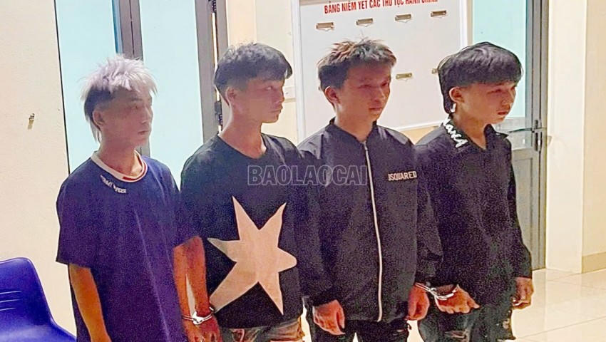 Các đối tượng tại cơ quan Công an. (Ảnh: Báo Lào Cai).