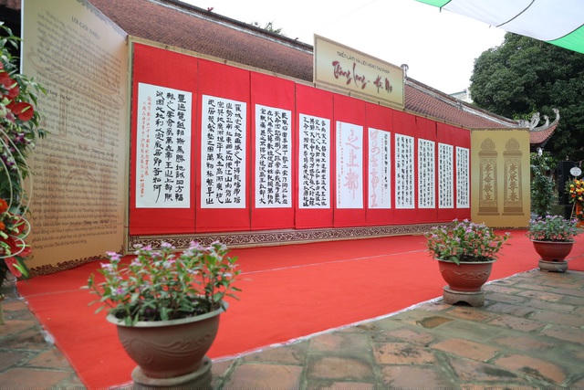 Một số bức thư pháp được lấy cảm hứng từ những áng văn chương cổ về Thăng Long - Hà Nội.