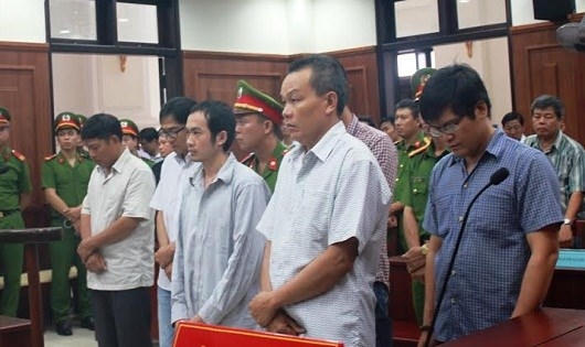 Các bị cáo tại tòa.