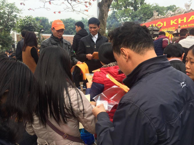 Năm nay số lượng ấn phát ra không hạn chế cho mỗi người.