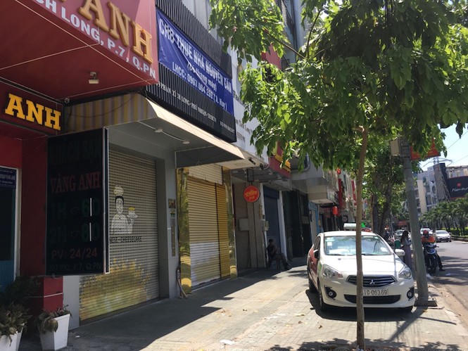 Mặt bằng 'tiền tỷ' bỏ hoang ở Sài Gòn vì dịch Covid-19 - ảnh 14