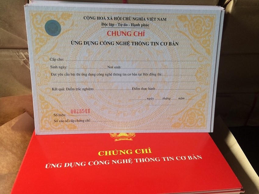 Thẩm quyền quản lý việc sử dụng phôi văn bằng, chứng chỉ do Ủy ban nhân dân cấp xã thực hiện.