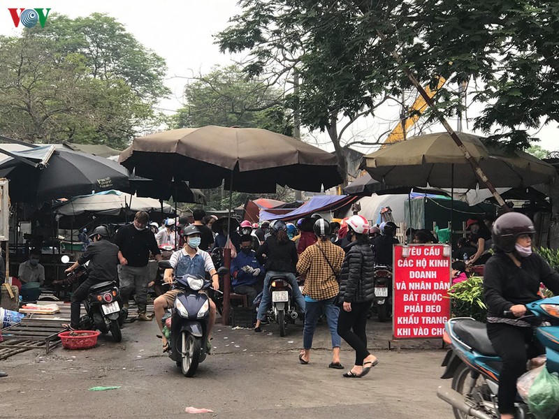 anh: nguoi ha noi binh tinh trong nhung ngay