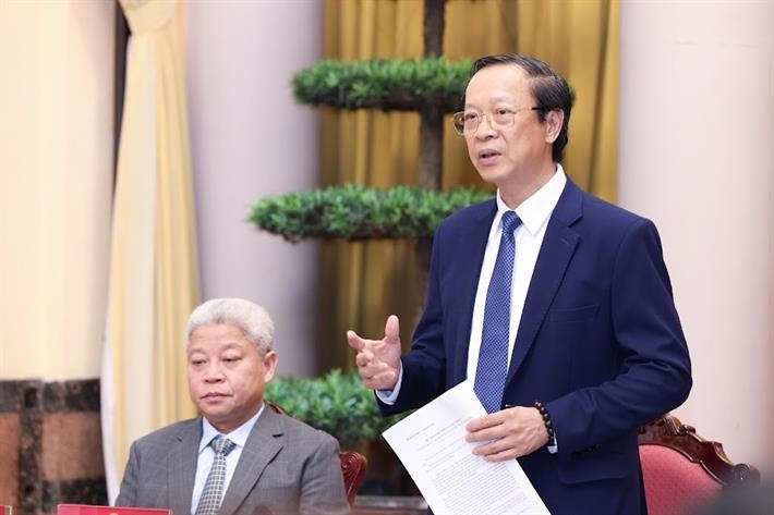 Thứ trưởng Phạm Ngọc Thưởng chia sẻ tại buổi họp báo. (Ảnh: MOET)