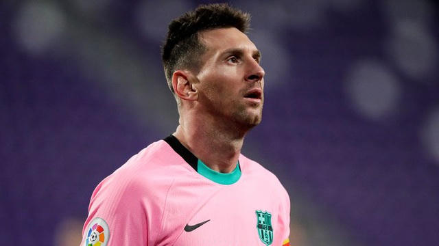 Trong năm Barcelona đã vô cùng thất vọng và không giành được danh hiệu nào thì Messi vẫn là ngôi sao sáng giá. Anh đã nhận giải Vua phá lưới La Liga (phá kỷ lục với 7 lần nhận danh hiệu này. Ngoài ra, anh cũng là Vua kiến tạo ở châu Âu mùa giải trước với 25 đường chuyền thành bàn. Sang mùa này, dù cho Messi đối diện với nhiều sóng gió nhưng anh vẫn ghi được 10 bàn và có 5 đường kiến tạo thành bàn sau 18 trận.