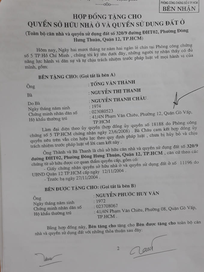 Sau khi bán nhà, đất cho các hộ dân, bà Nguyễn Thanh Châu lại lập Hợp đồng tặng cho quyền sở hữu nhà và quyền sử dụng đất ở cho ông Nguyễn Phước Huy Văn.